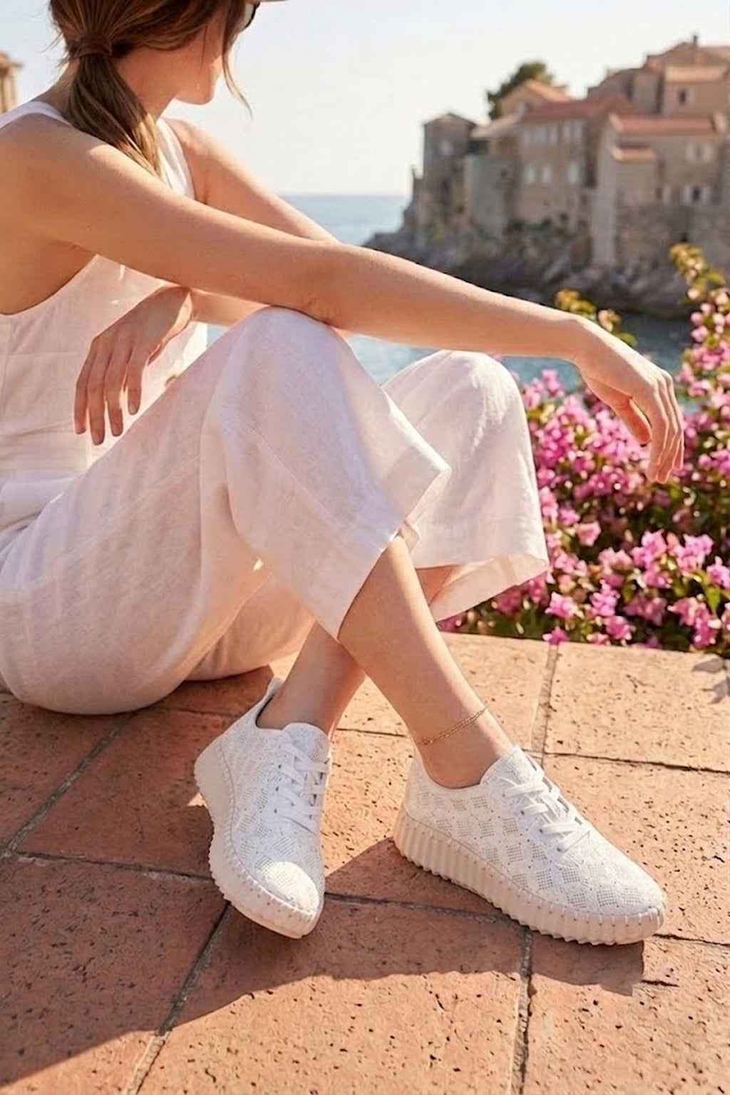 Kadın Beyaz Bağcıklı Desenli Kalın Tabanlı Kumaş Sneaker