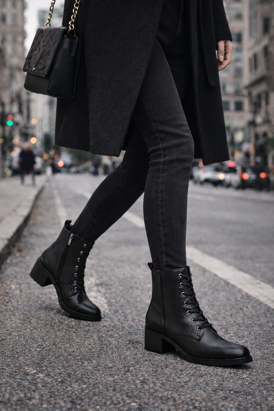Woman Black Zip Closure Thick-Heeled Leather Boots