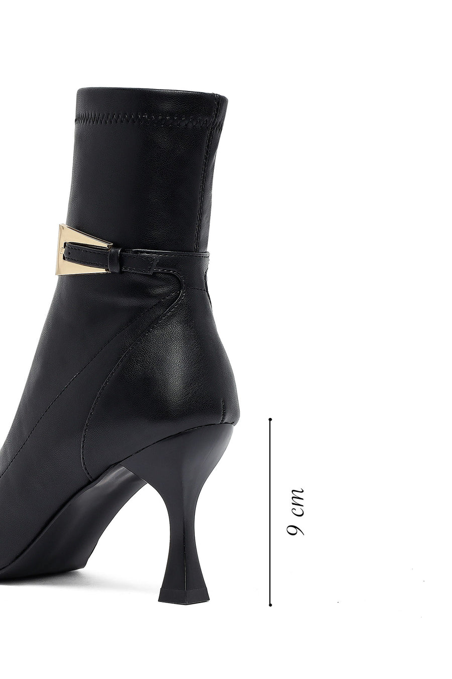 Woman Black Zippered Thin Heeled Boots