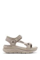 Skechers Kadın Bej D'lux Walker - Pretty Field Kalın Tabanlı Sandalet | Derimod
