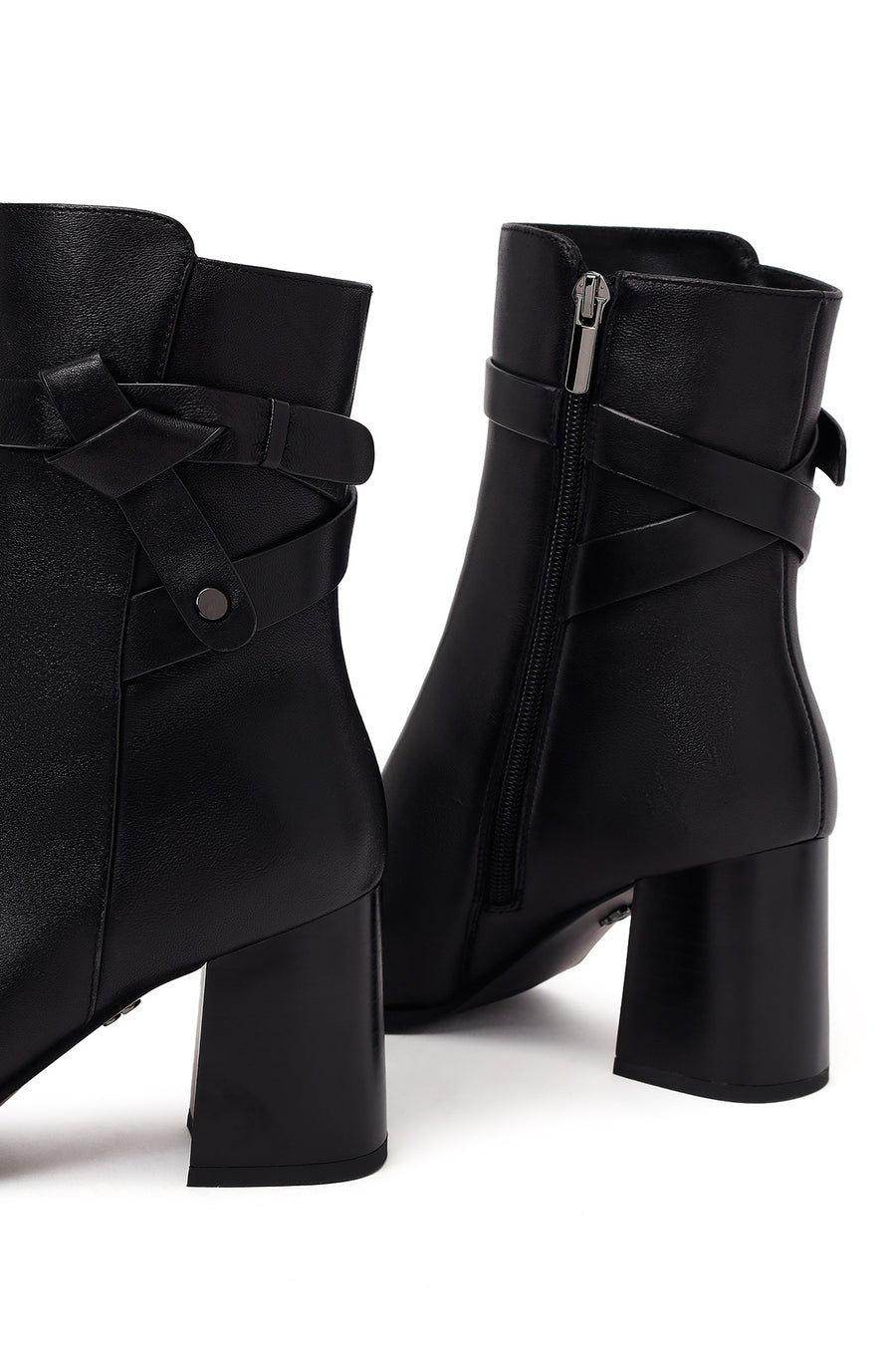 Woman Black Zip Closure Thick-Heeled Leather Boots