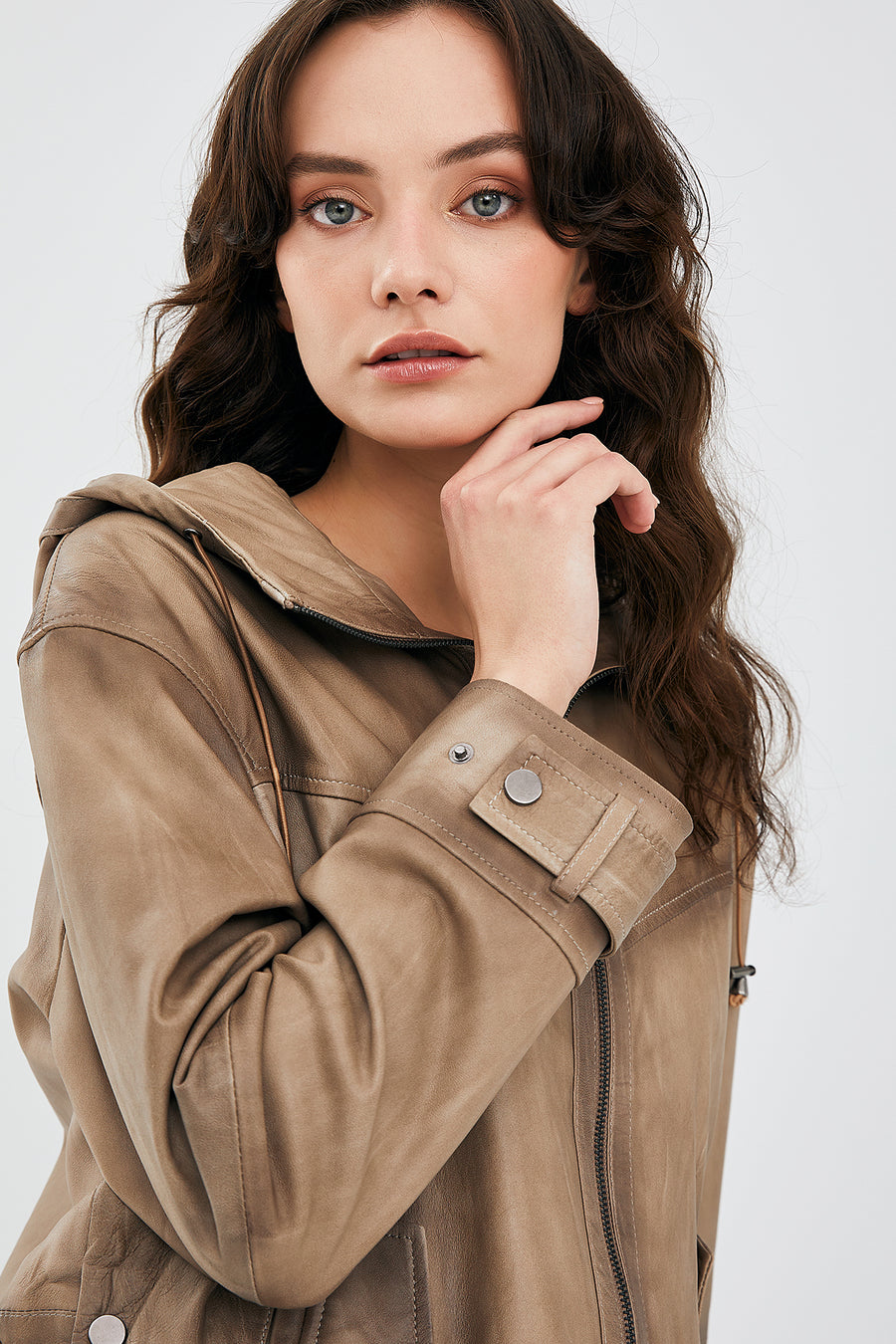 Darlen Kadın Bej Oversize Kapüşonlu Deri Ceket