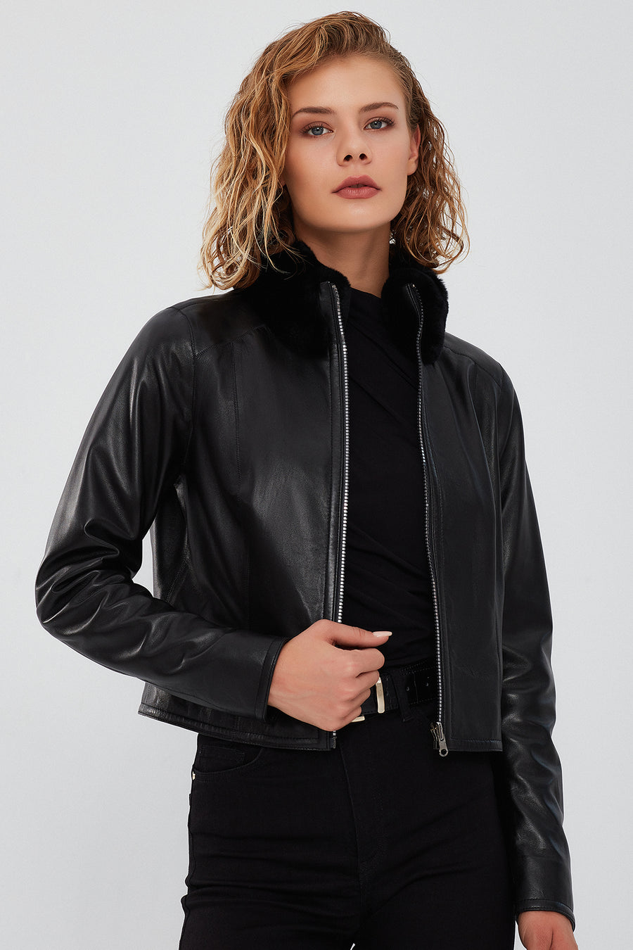 Ida Women's Black Double Sided Fur Short Leather Jacket 23WGD5104FM | Derimod