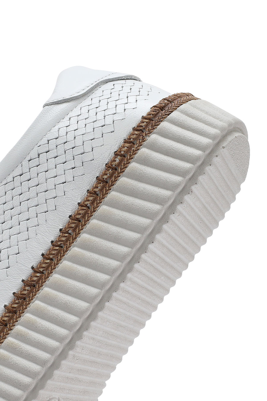 Kadın Beyaz Bağcıklı Kalın Tabanlı Deri Sneaker