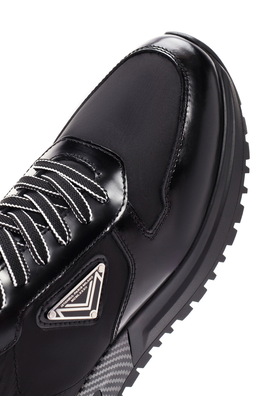 Erkek Siyah Kalın Tabanlı Bağcıklı Deri Sneaker