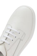 Erkek Beyaz Bağcıklı Kalın Tabanlı Deri Sneaker | Derimod