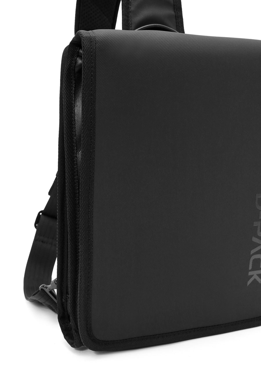 D-Pack Unisex Black Crossbody Bag