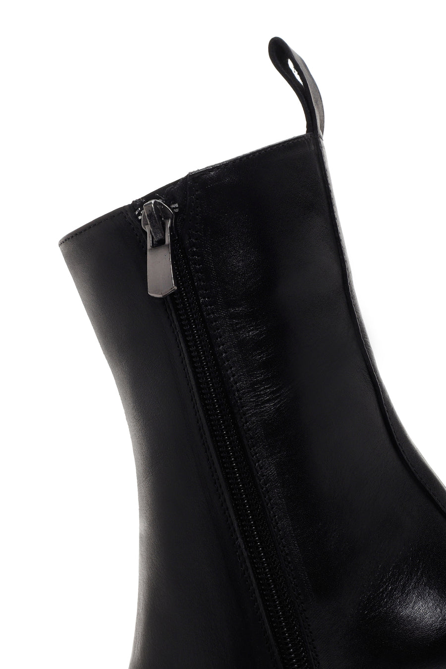 Woman Black Chunky Heeled Zip Closure Leather Boots
