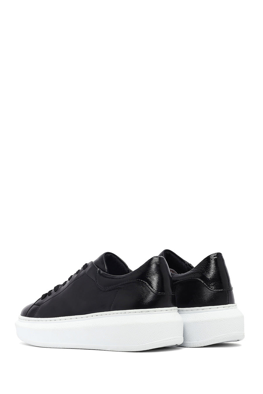 Woman Black Laced Thick Sole Leather Sneakers