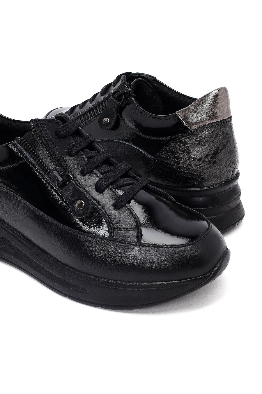 Women's Black Lace-Up Thick-Soled Leather Sneaker