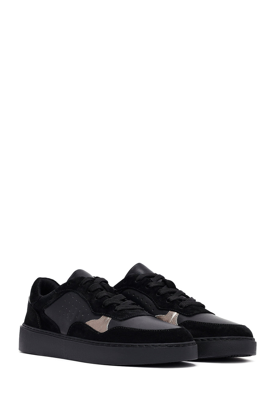 Woman Black Laced Leather Sneakers