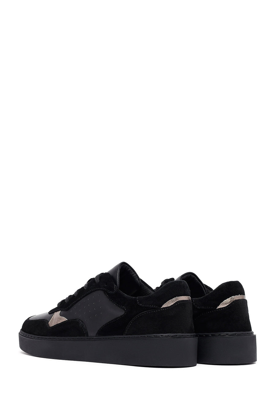 Woman Black Laced Leather Sneakers