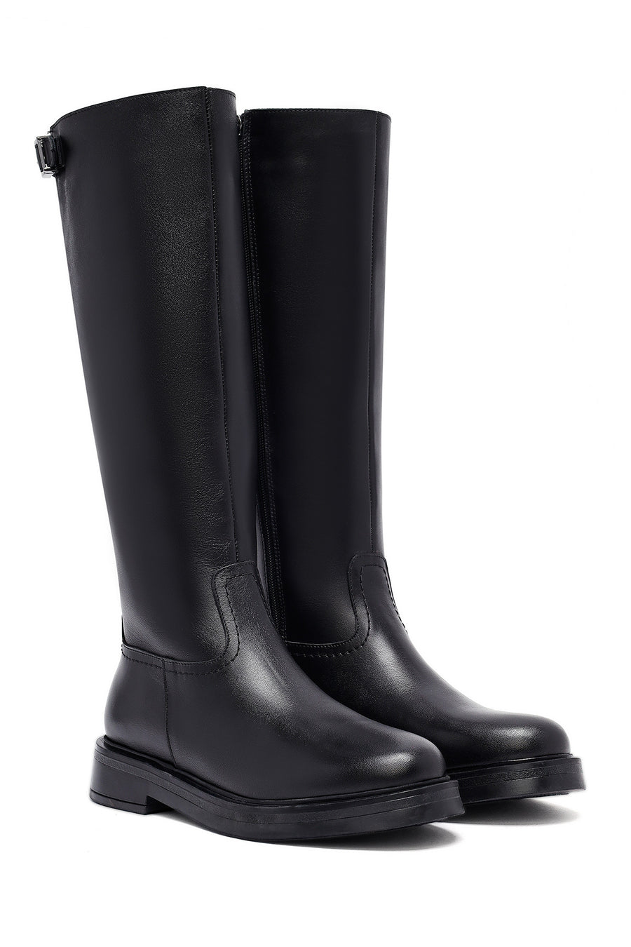 Woman Black Zippered Leather Boot