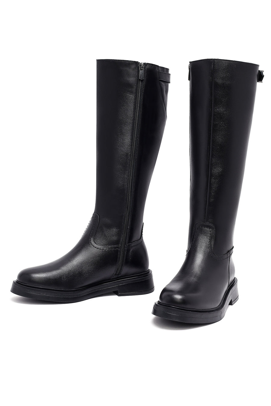 Woman Black Zippered Leather Boot
