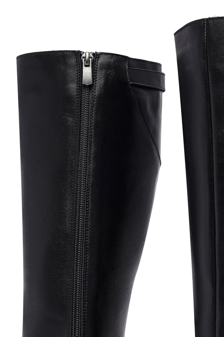 Woman Black Zippered Leather Boot