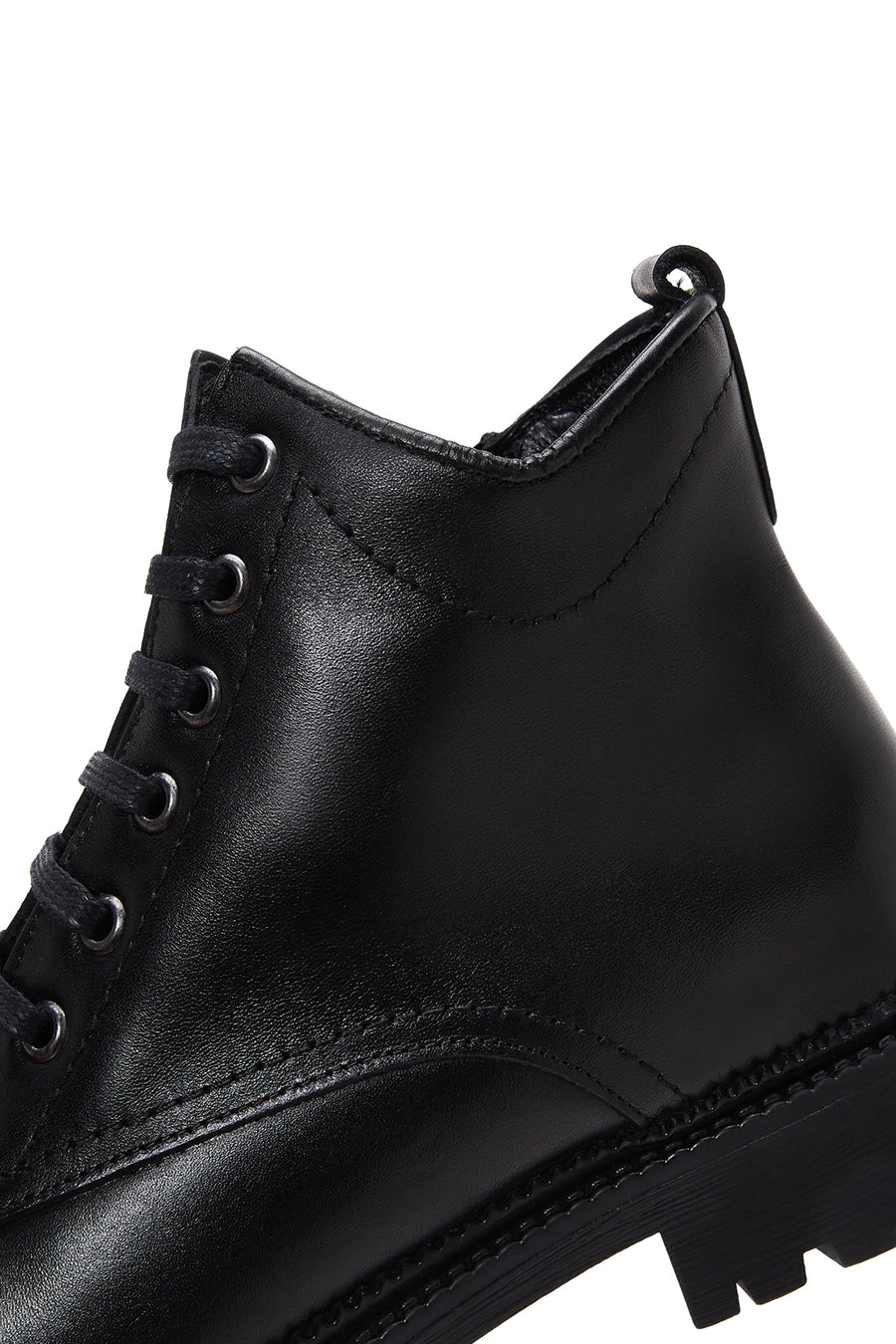 Woman Black Zippered Casual Leather Boat