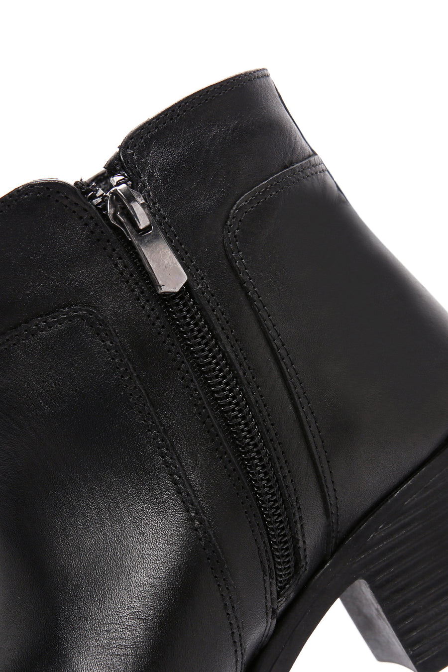 Woman Black Zippered Chunky Heels Leather Boat