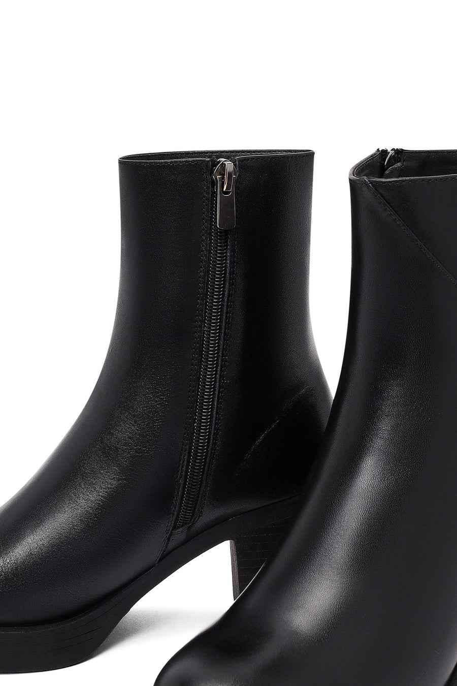 Women's Black Zippered Thick Heeled Leather Boot