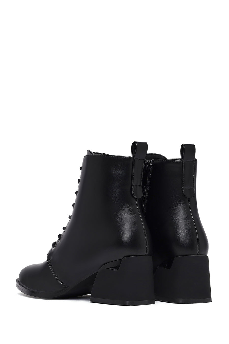 Woman Black Zippered Thick Heel Boots