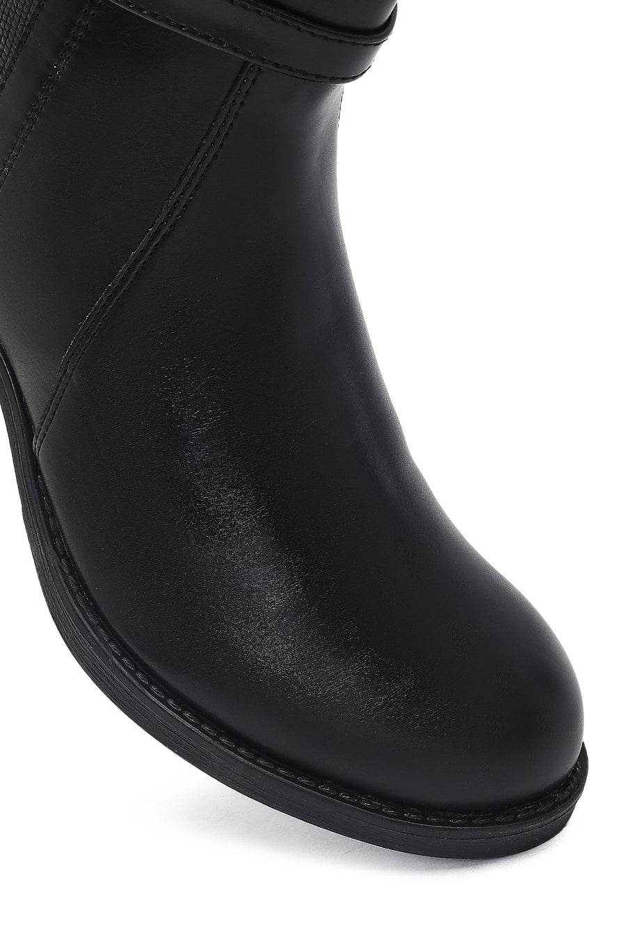 Woman Black Zippered Thick Heel Boots