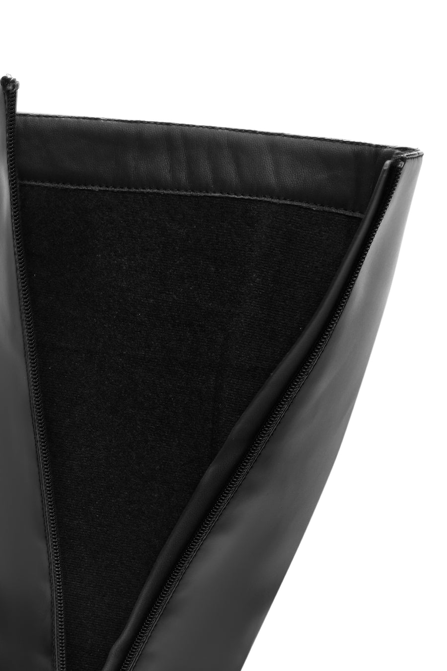 Woman Black Zippered Thick Heeled Boots