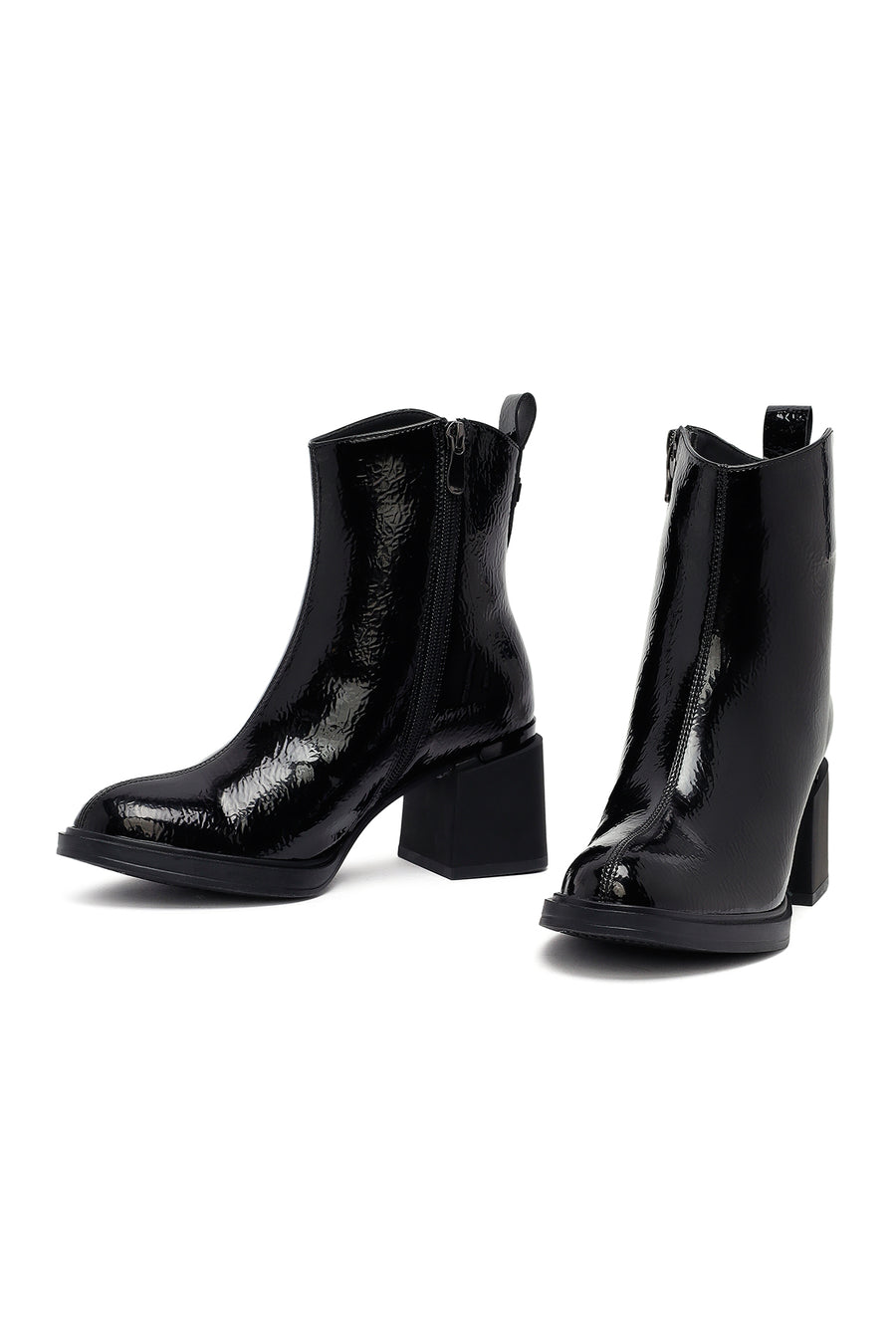 Woman Black Zippered Thick Heel Boots