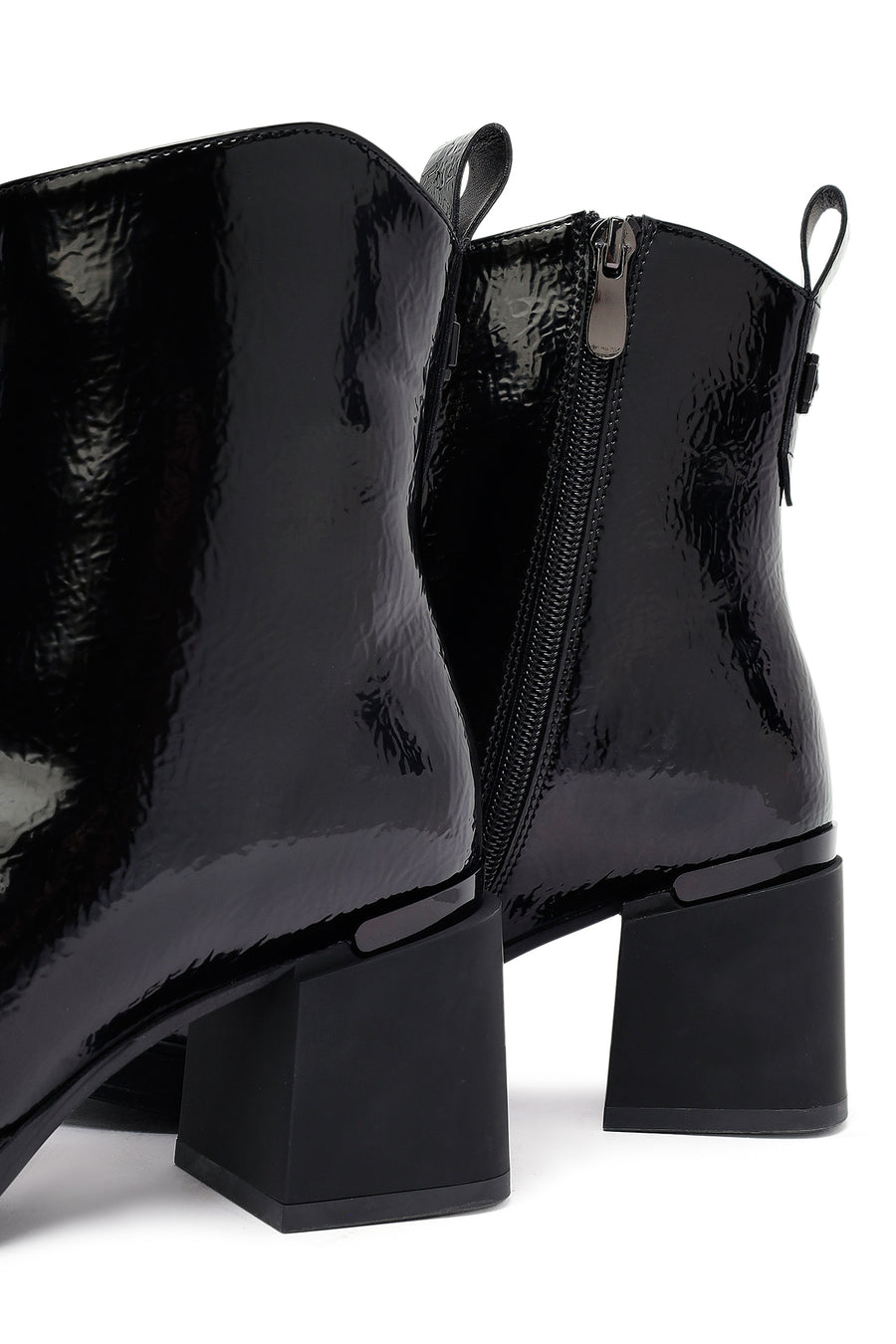Woman Black Zippered Thick Heel Boots
