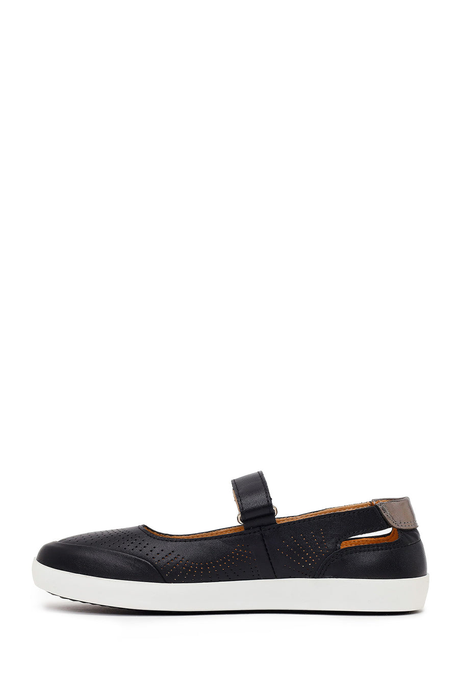 Woman Black Strappy Leather Ballet Flat