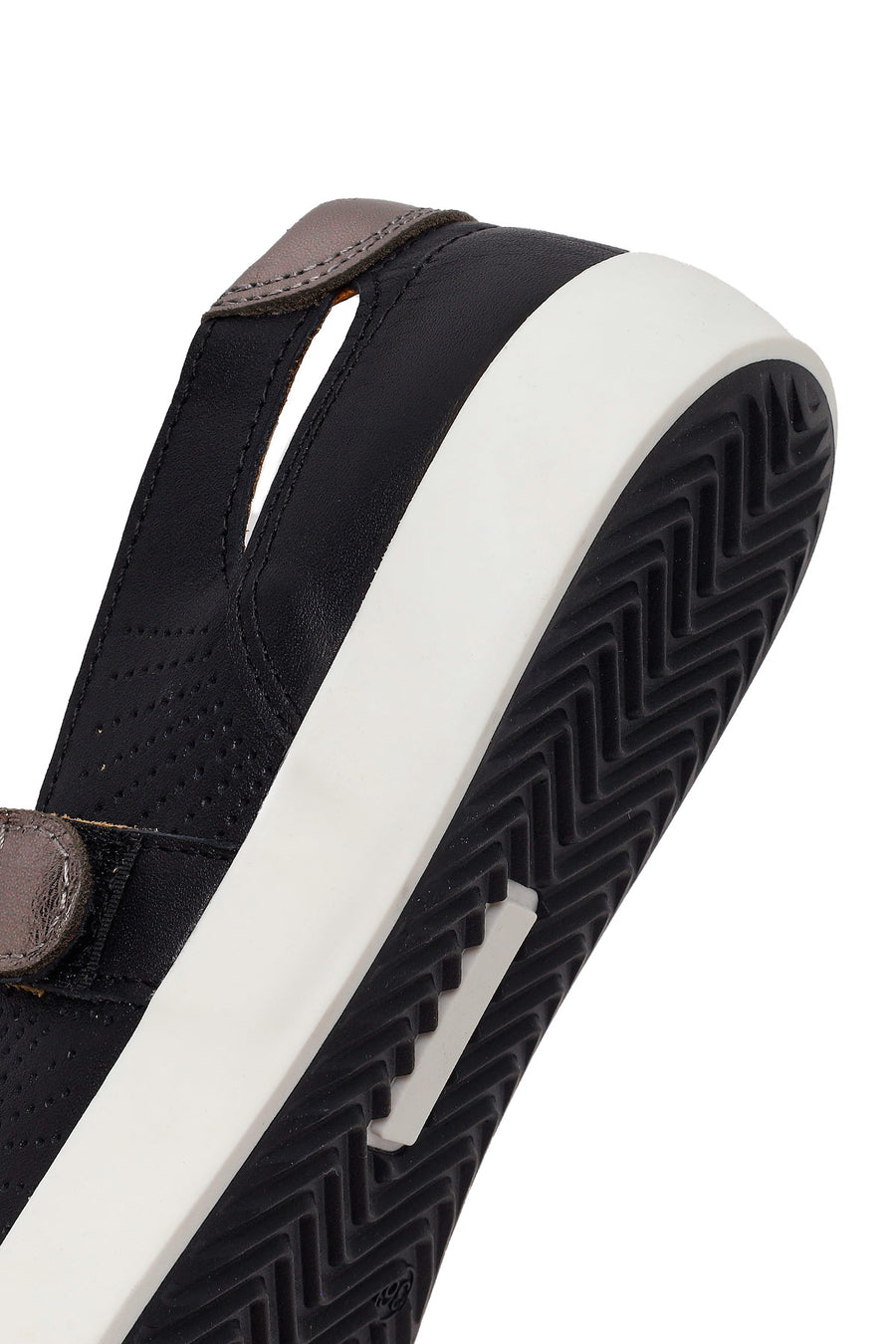 Woman Black Strappy Leather Ballet Flat