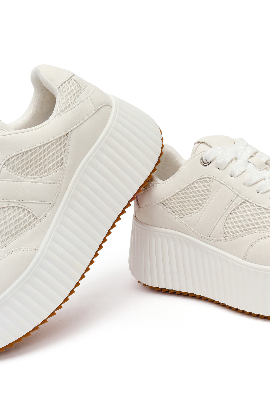 Kadın Beyaz Bağcıklı Kalın Tabanlı Sneaker