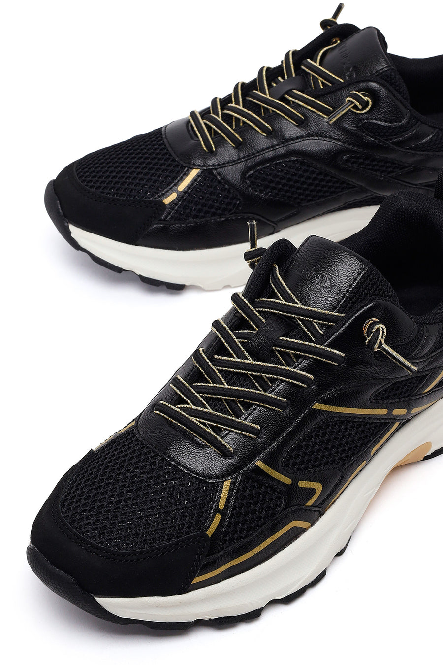 Woman Black Lace-Up Chunky Sneaker