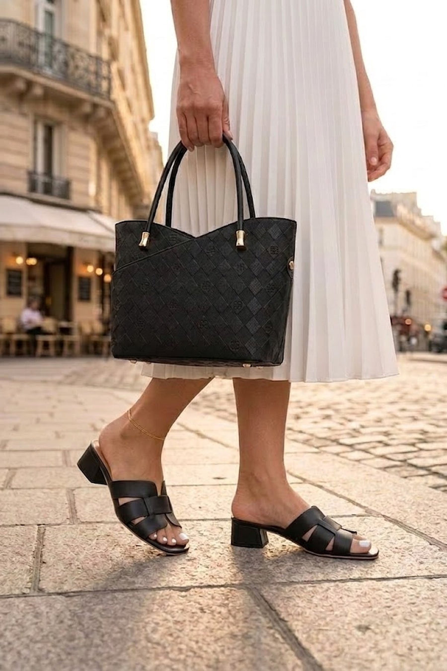 Woman Black Long-Strap Printed Shoulder Bag