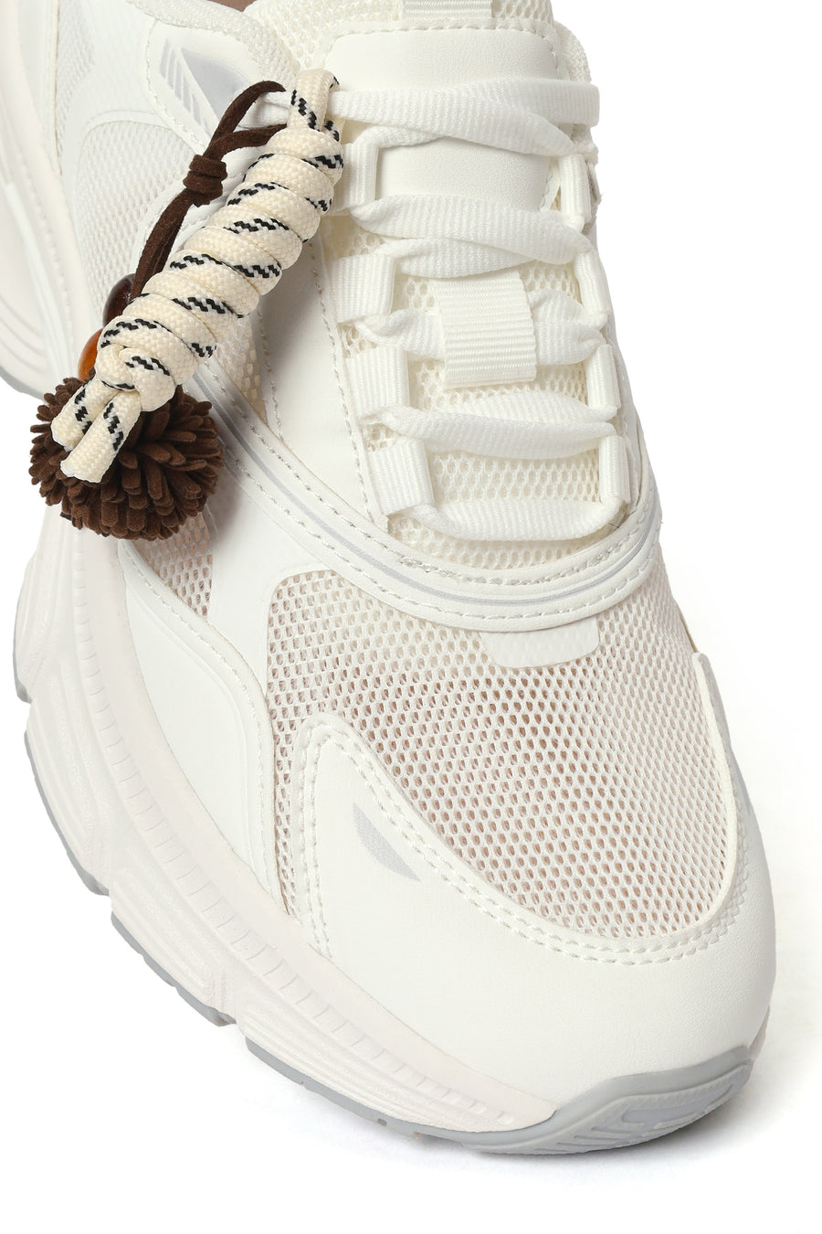 Kadın Beyaz Bağcıklı Kalın Tabanlı Charmlı Sneaker