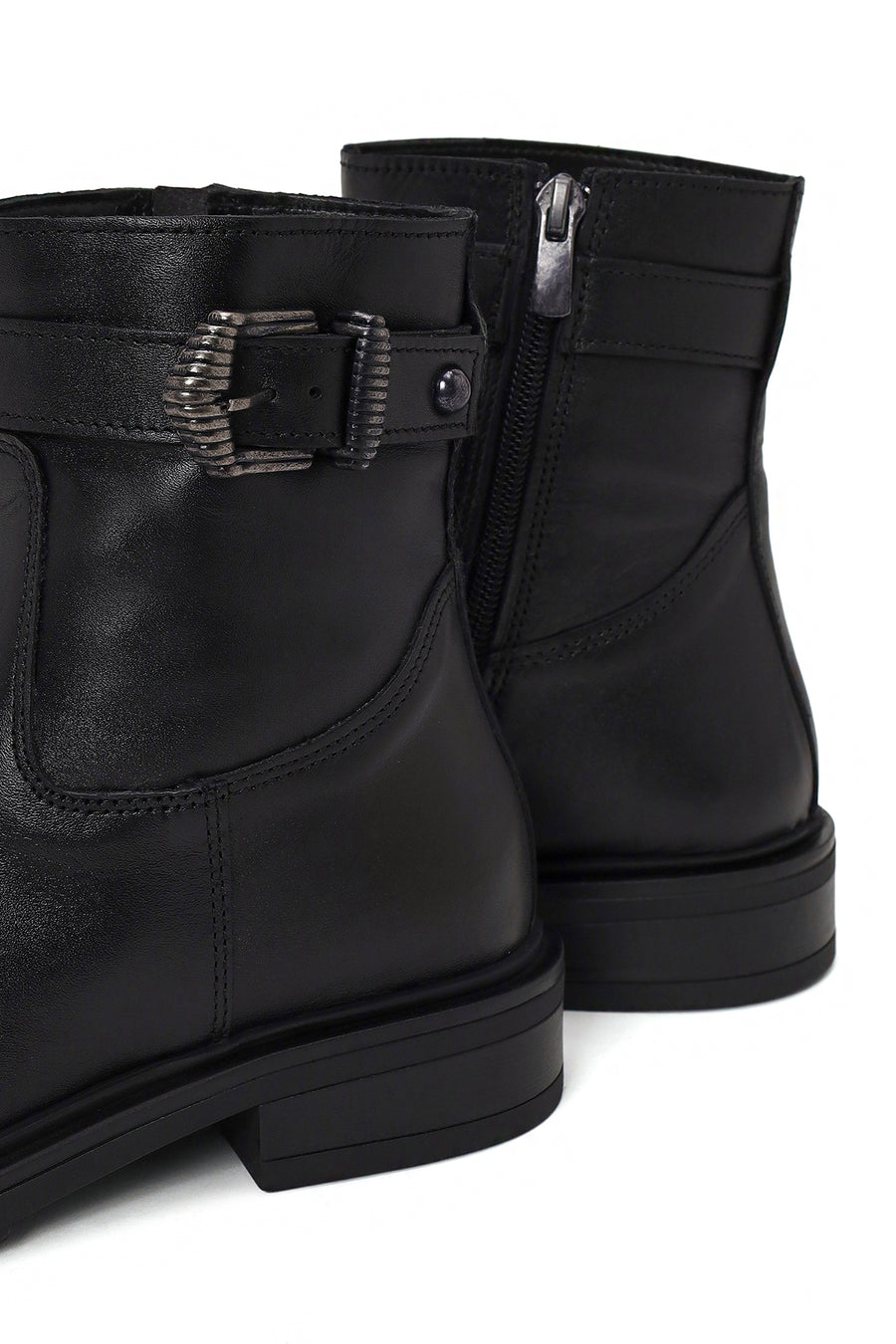 Woman Black Buckled Zip Closure Leather Casual Boots