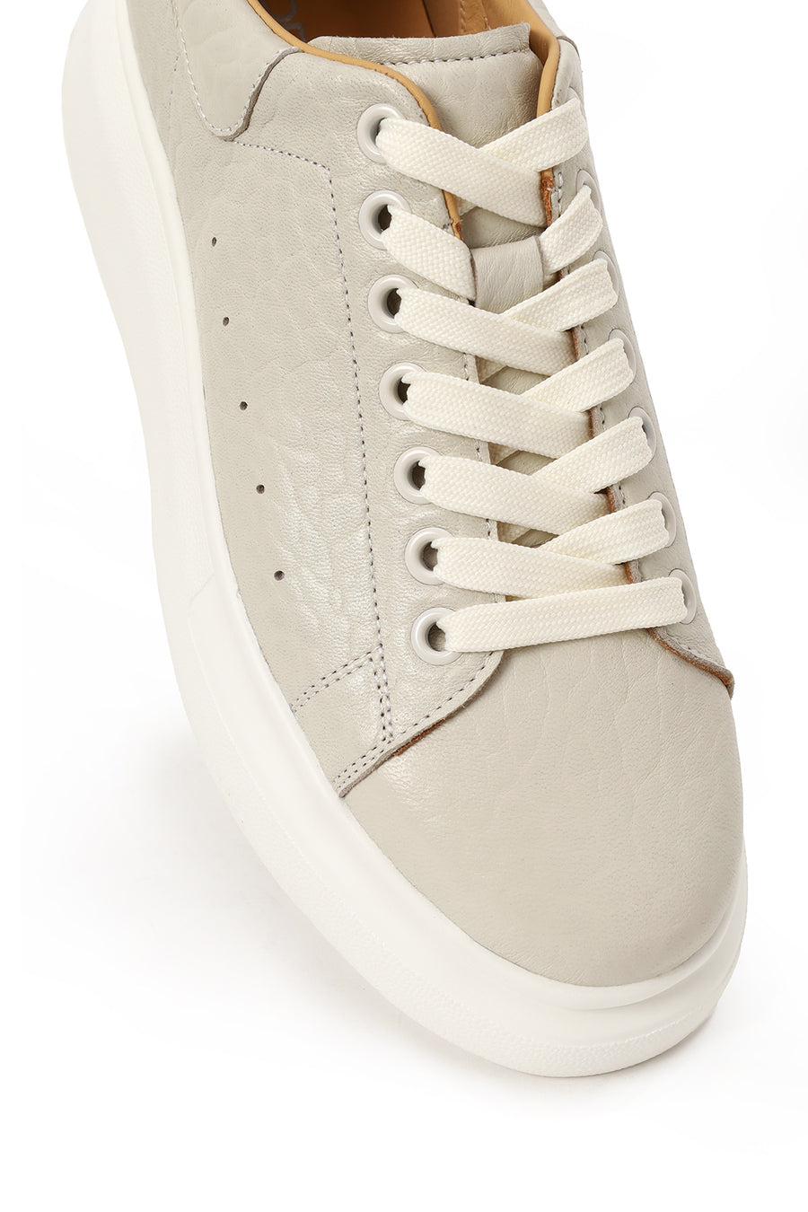 Erkek Beyaz Bağcıklı Kalın Tabanlı Desenli Deri Sneaker