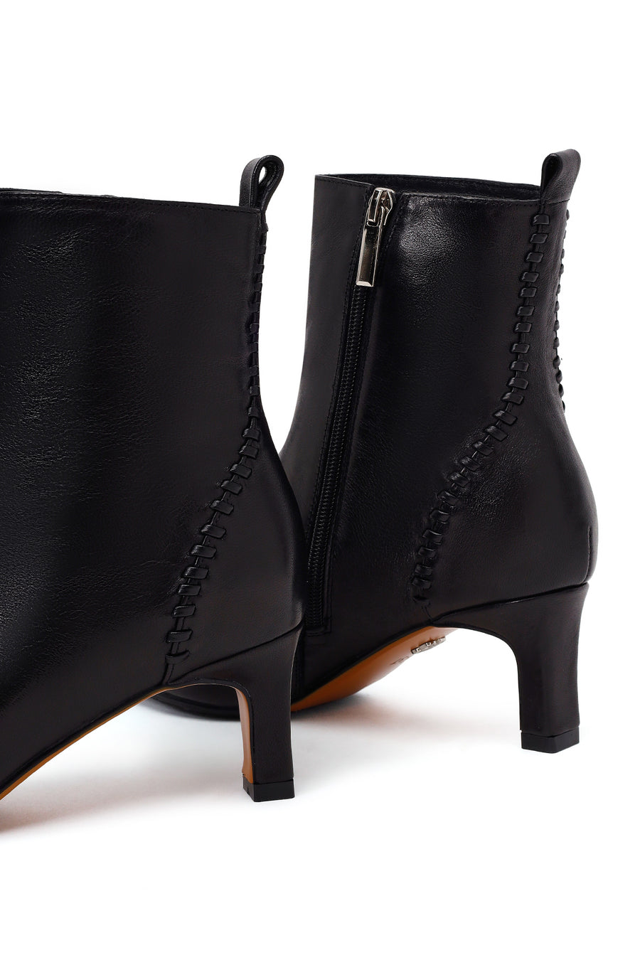 Woman Black Short-Heeled Zip Closure Leather Boots
