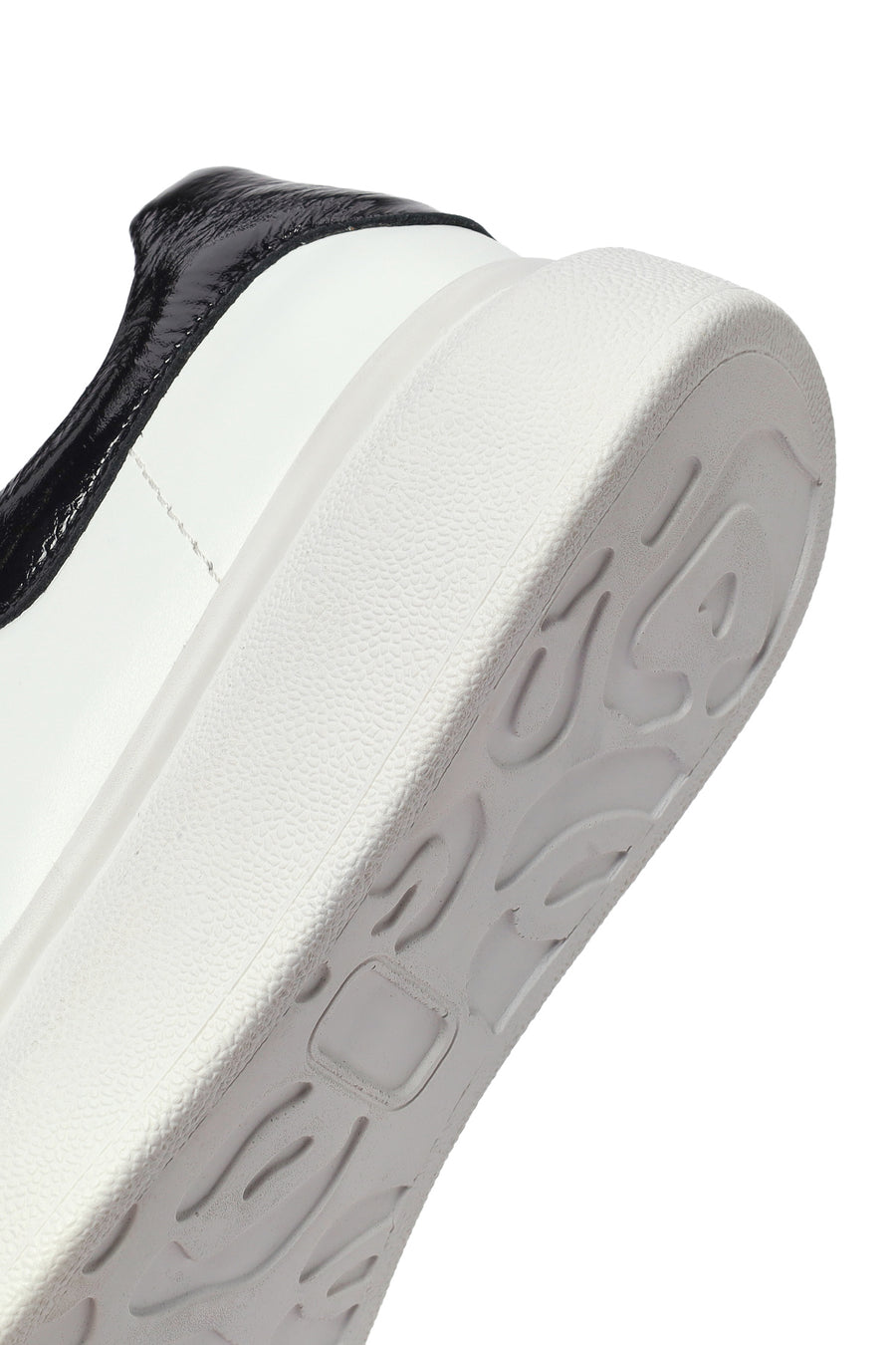 Kadın Beyaz Bağcıklı Kalın Tabanlı Deri Sneaker
