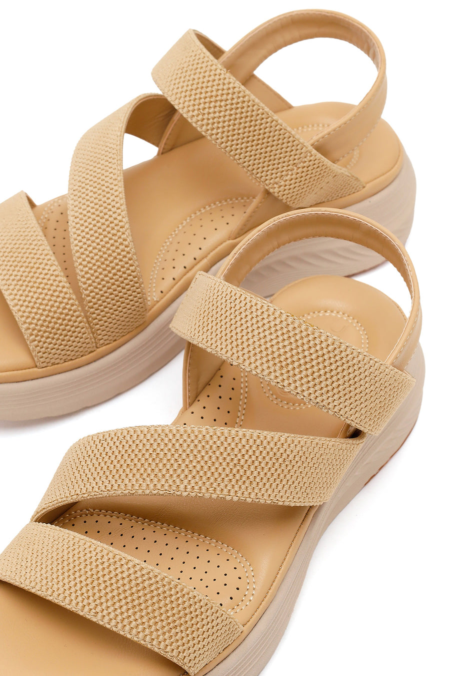Kadın Bej Kalın Tabanlı Kumaş Comfort Sandalet