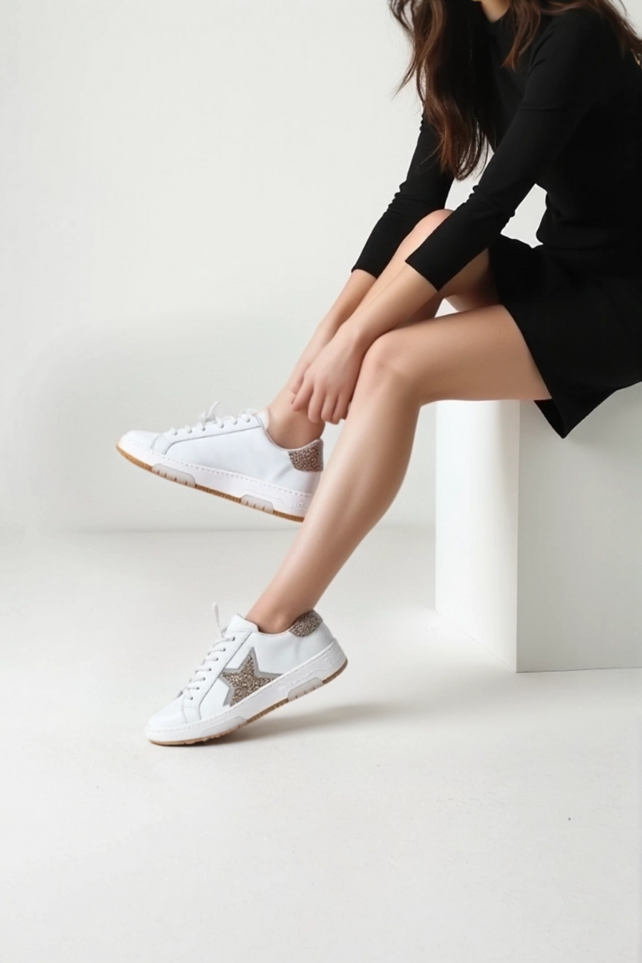 Kadın Beyaz Bağcıklı Taşlı Deri Sneaker