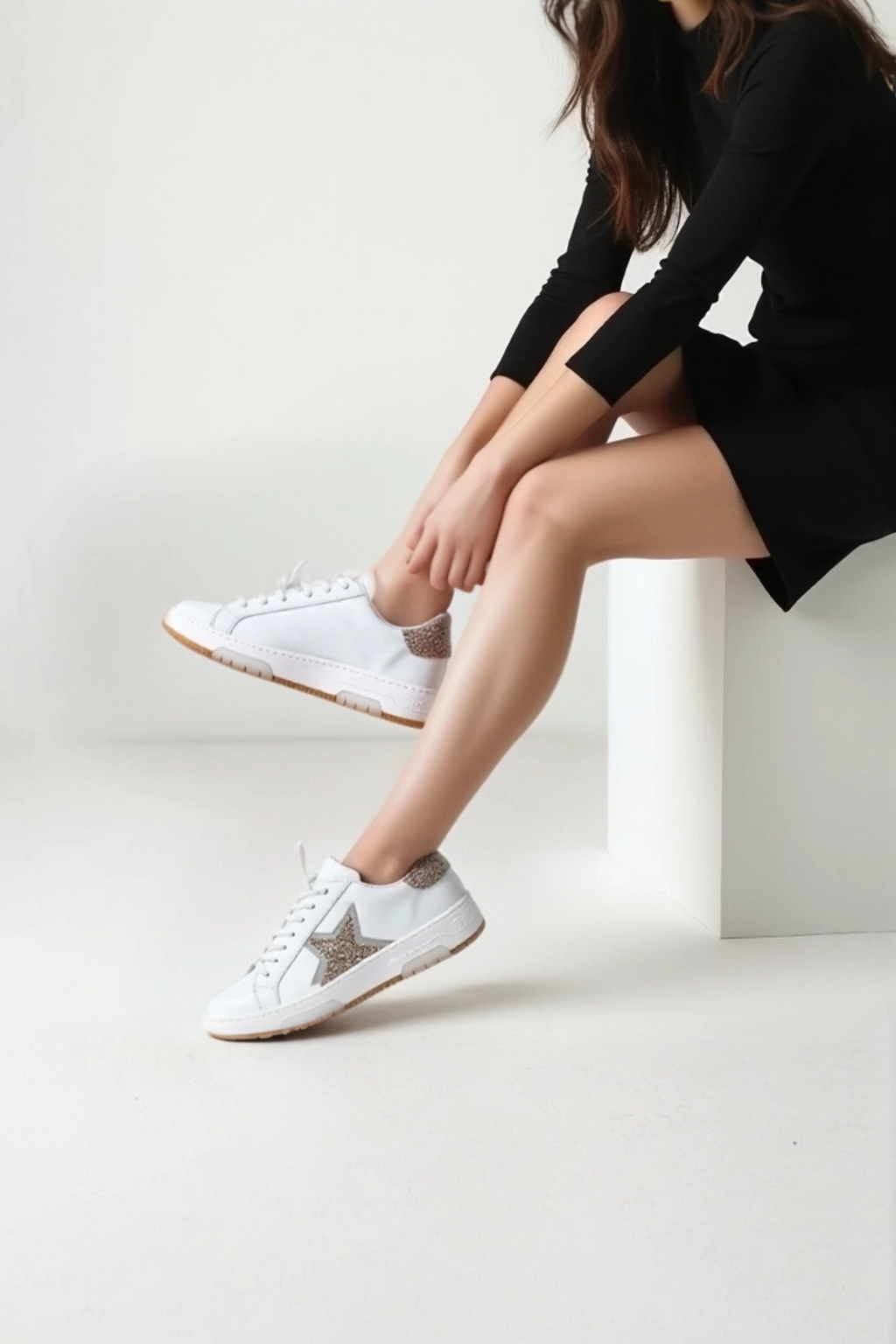 Kadın Beyaz Bağcıklı Taşlı Deri Sneaker