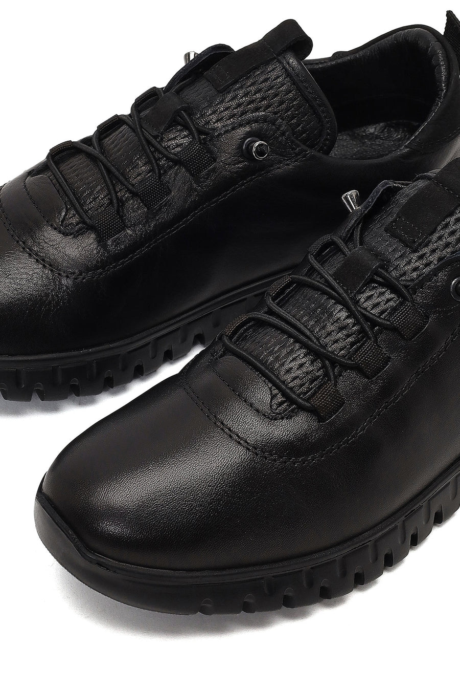 Kadın Siyah Bağcıklı Deri Sneaker