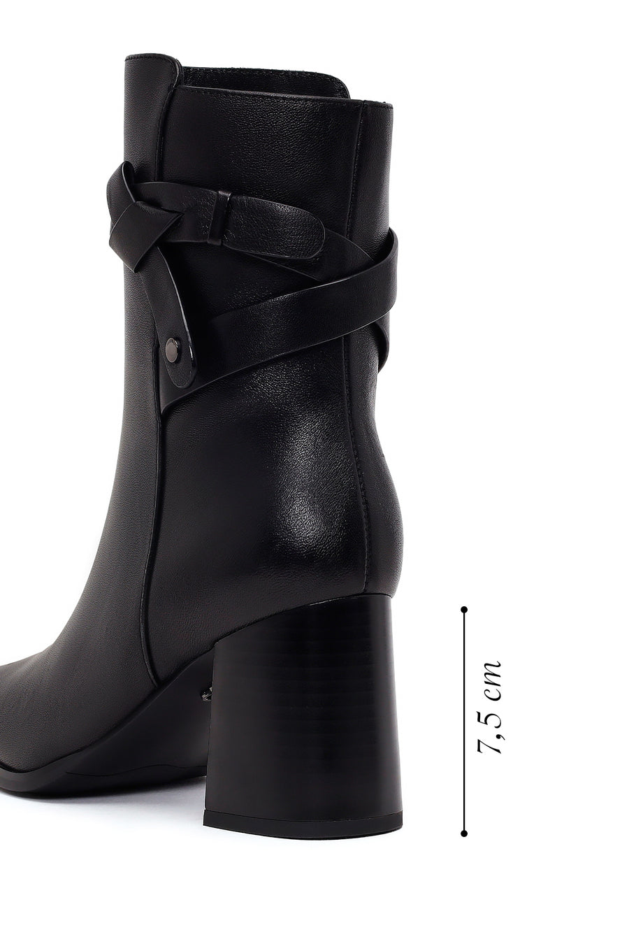 Woman Black Zip Closure Thick-Heeled Leather Boots
