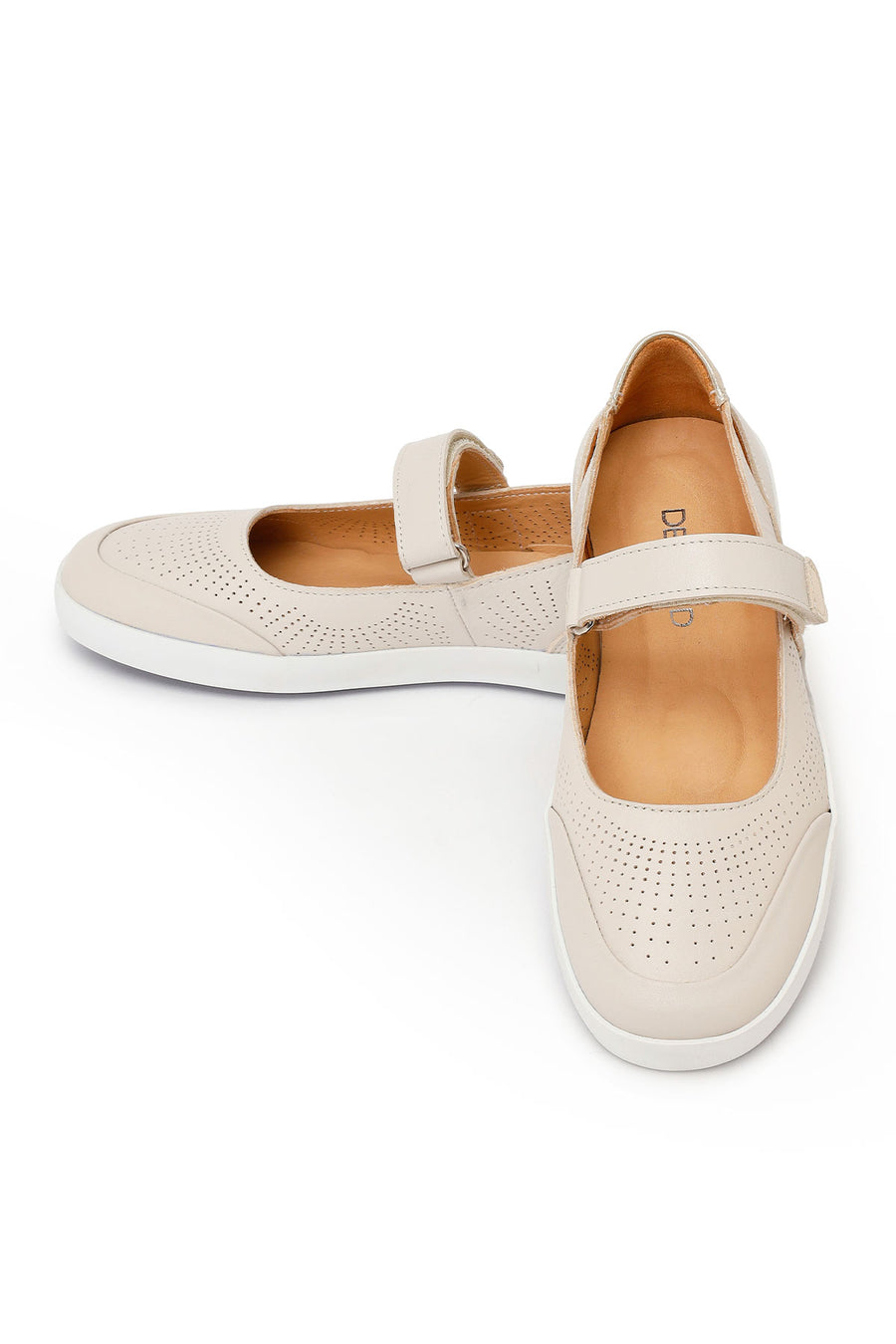Woman Cream Strappy Leather Ballet Flat