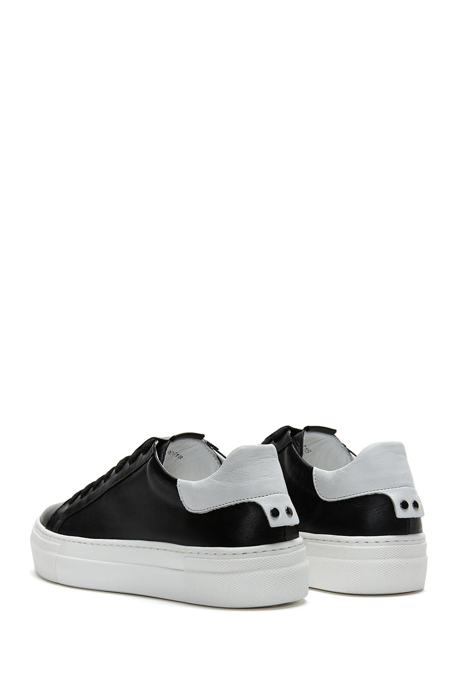 Kadın Siyah Bağcıklı Deri Sneaker