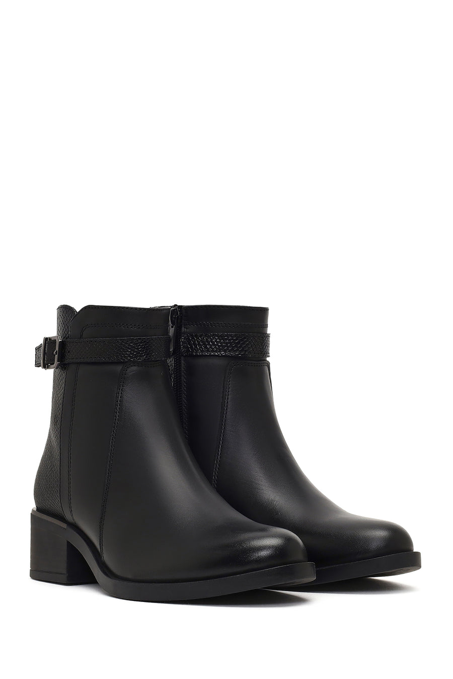 Woman Black Zip Closure Leather Boots
