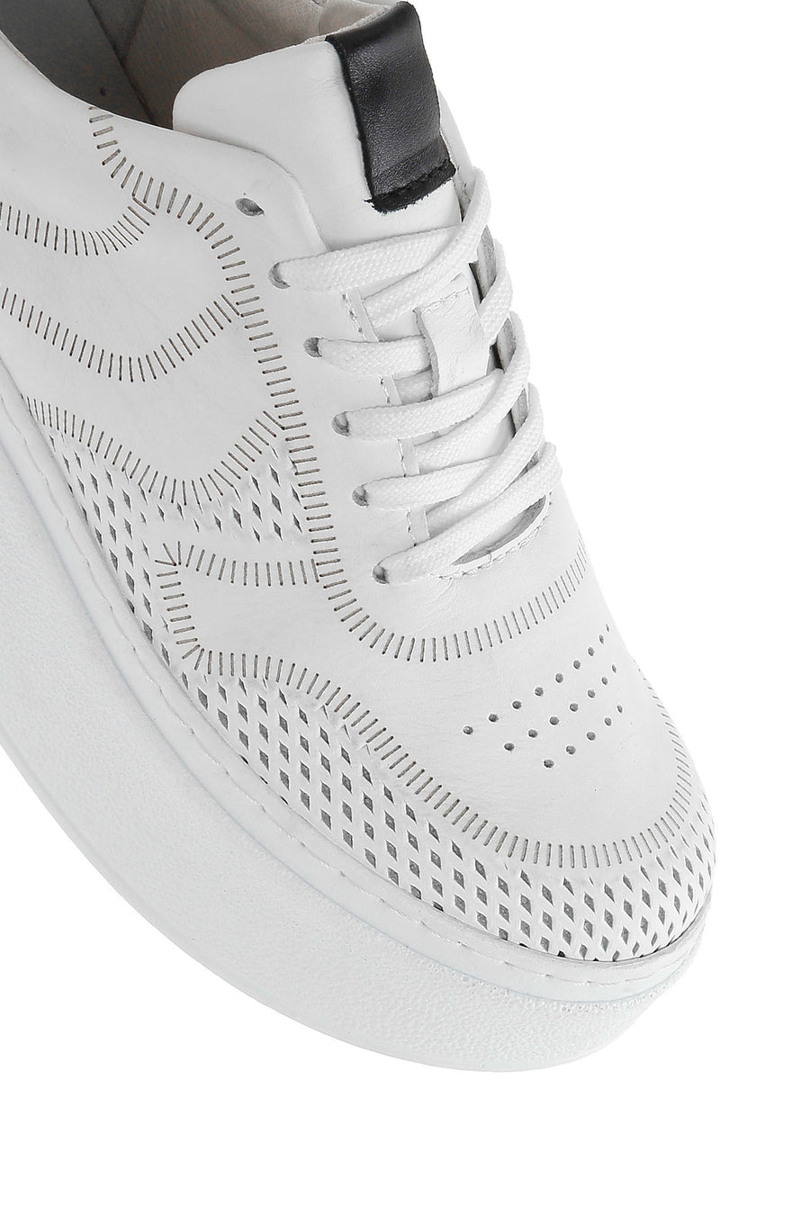 Kadın Beyaz Bağcıklı Kalın Tabanlı Deri Sneaker
