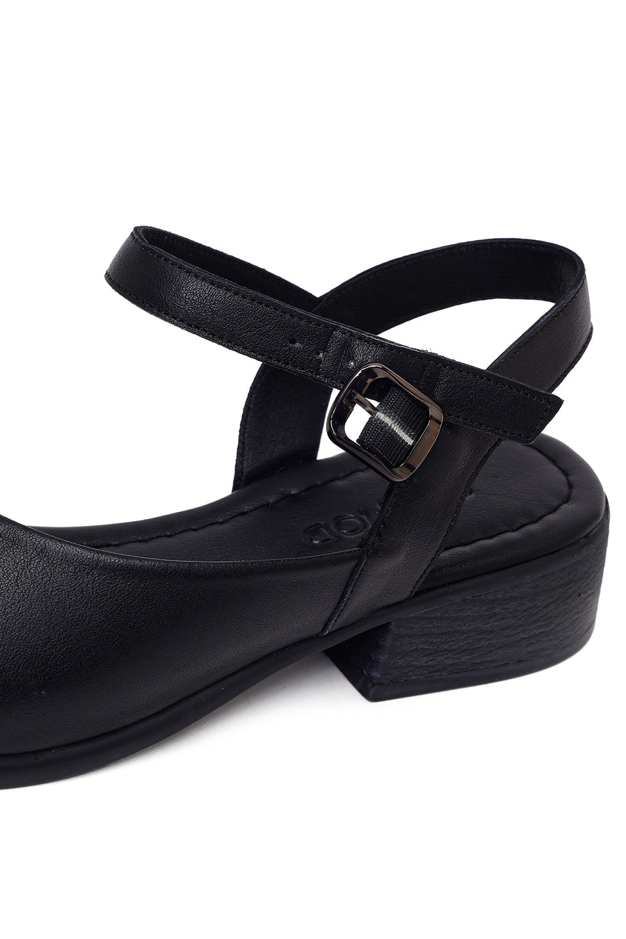 Woman Black Ankle-Buckle Low-Heel Leather Sandals