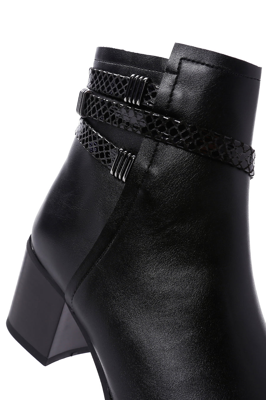 Woman Black Zip Closure Chunky-Heel Boots
