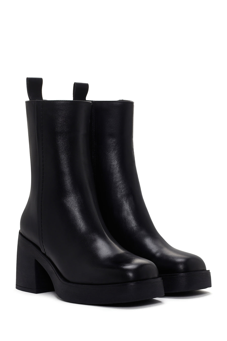 Woman Black Chunky Heeled Zip Closure Leather Boots