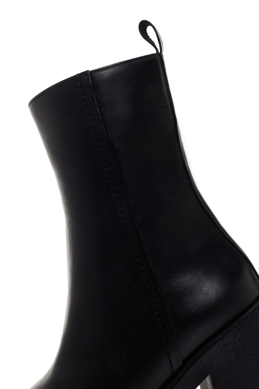 Woman Black Chunky Heeled Zip Closure Leather Boots